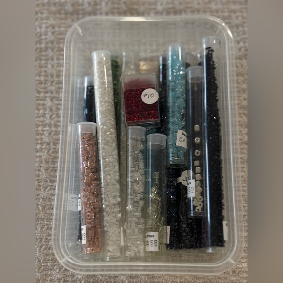 Variety of cube and triangle beads - Picture 8 of 8